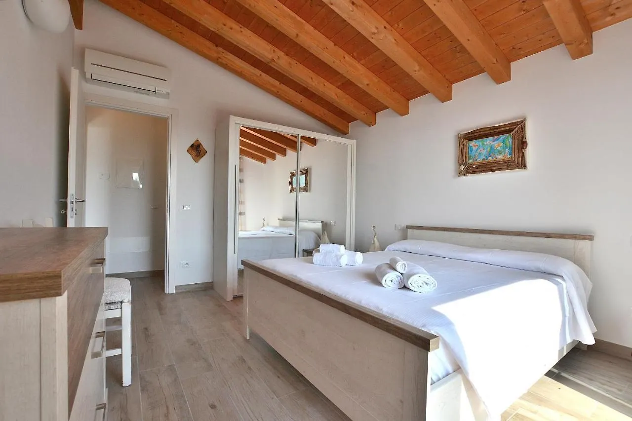 Blue Apartment In Marciaga Di Costermano